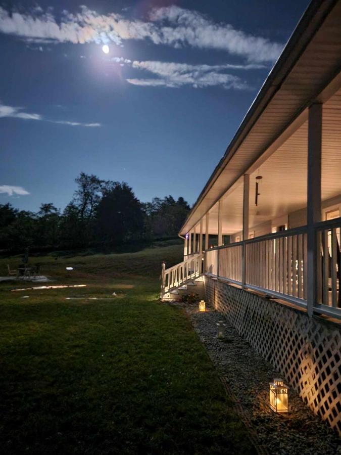 Moonlight Manor Bed & Breakfast Floyd 외부 사진