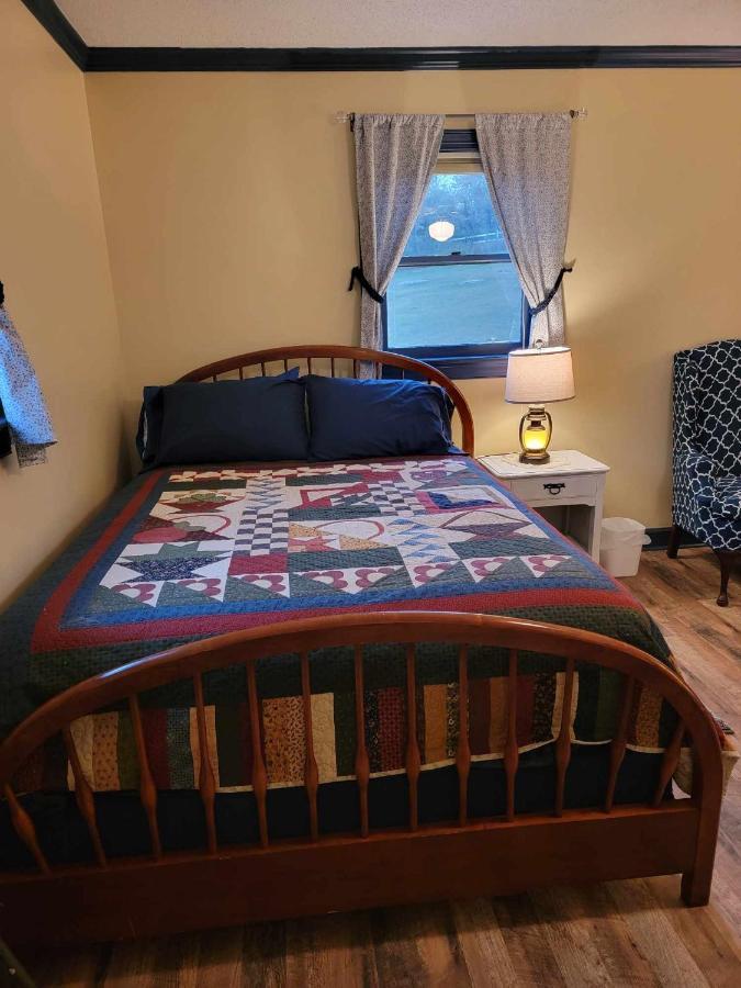 Moonlight Manor Bed & Breakfast Floyd 외부 사진