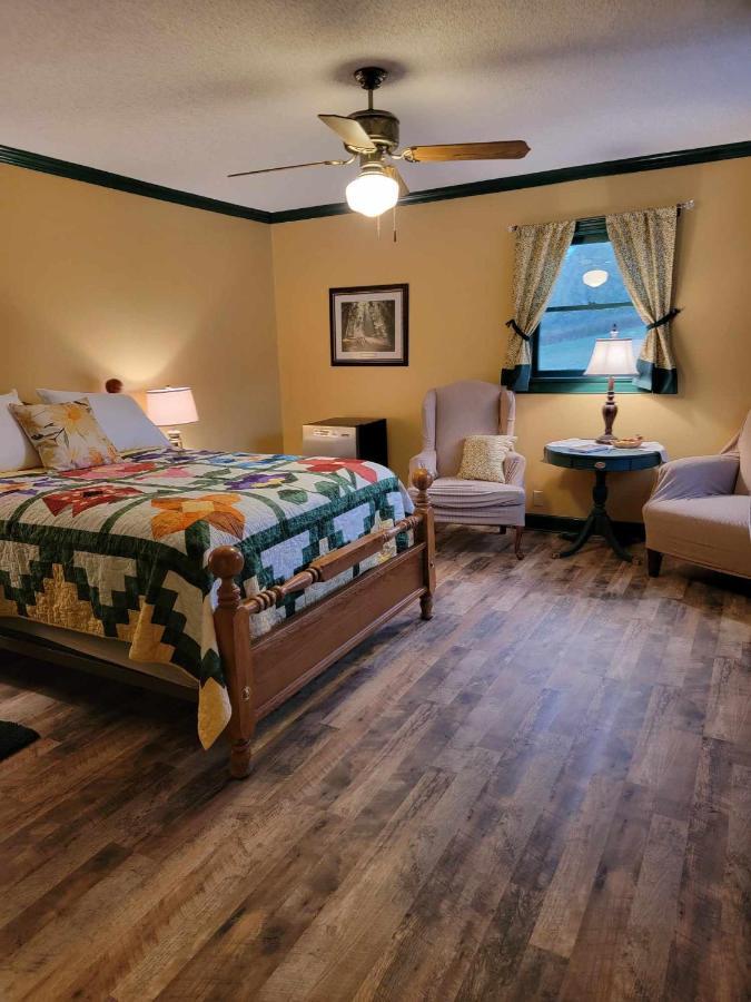 Moonlight Manor Bed & Breakfast Floyd 외부 사진