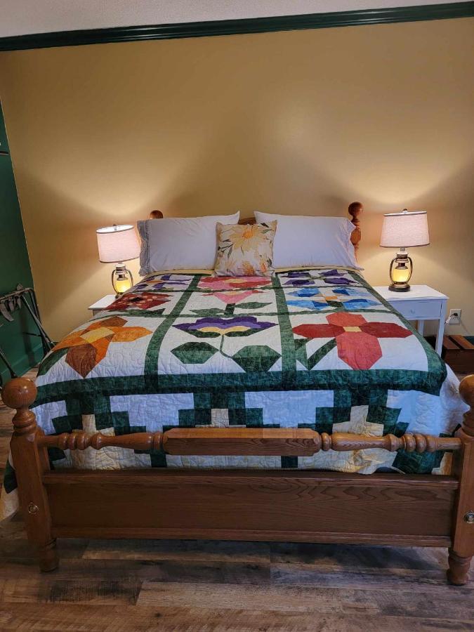 Moonlight Manor Bed & Breakfast Floyd 외부 사진
