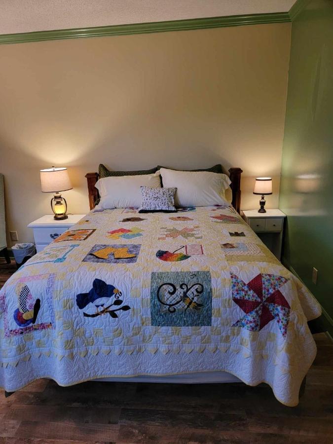 Moonlight Manor Bed & Breakfast Floyd 외부 사진