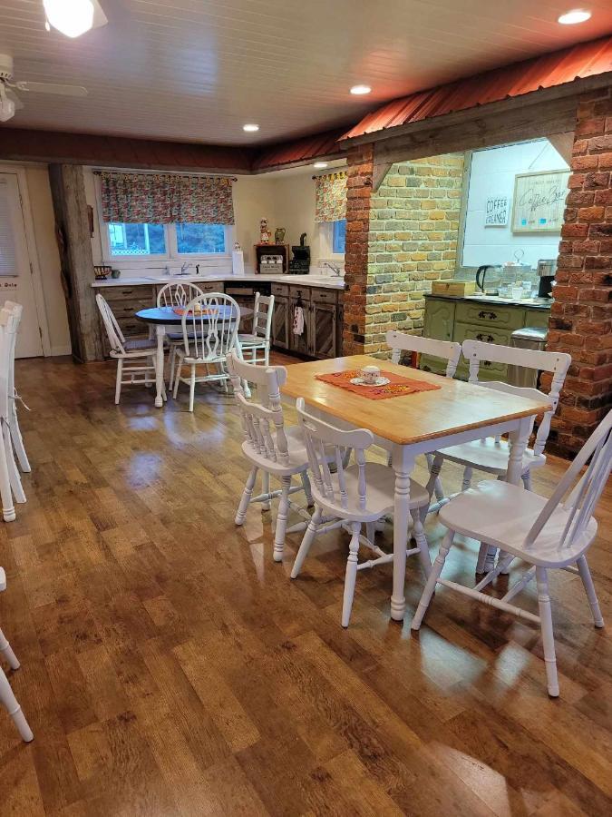 Moonlight Manor Bed & Breakfast Floyd 외부 사진